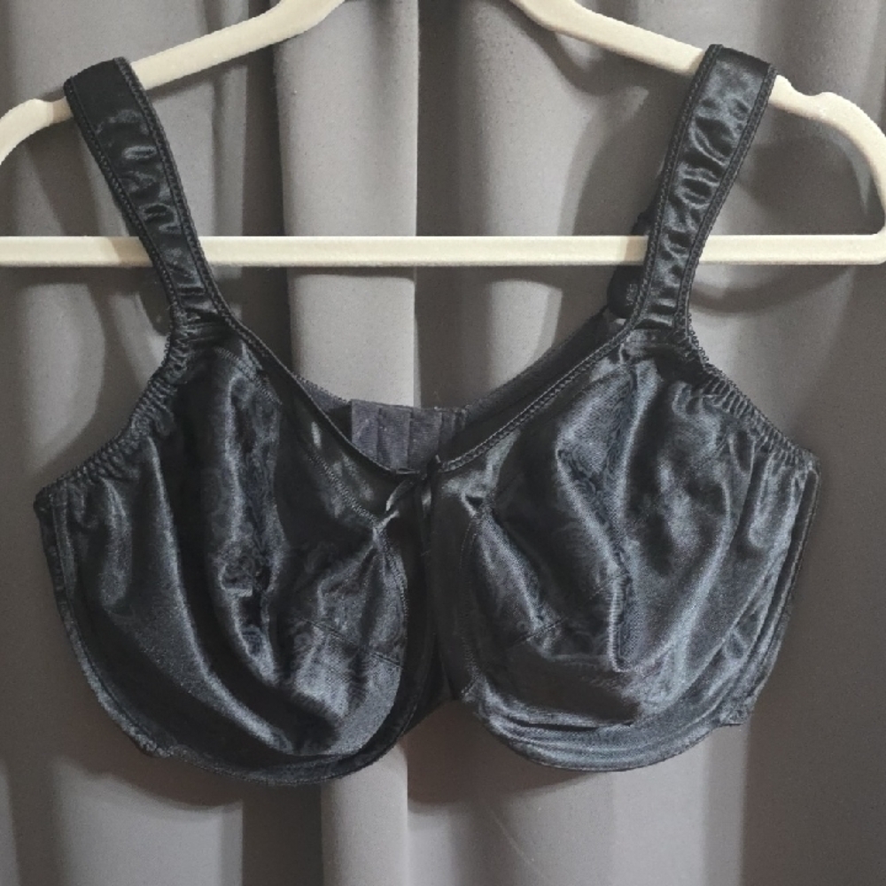 Bali Women's Bra Black Underwire Un-Padded Comfort Sz 42DD EUC‎